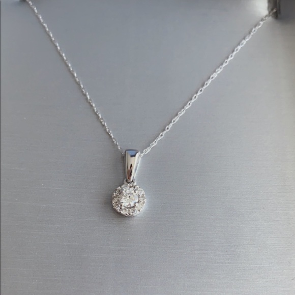 ✨Zales 1/4CT T.W Diamond Round Frame Pendant in 10K White Gold - Picture 10 of 12